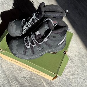 NWT KEEN waterproof boots. Black/steel grey US men size 8.5